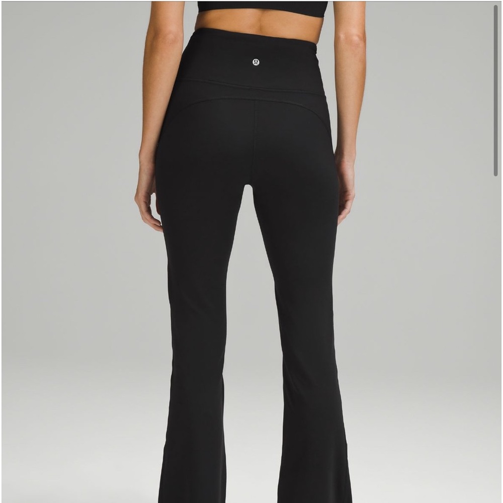 LULULEMON FLARE LEGGINGS!!! lightly worn